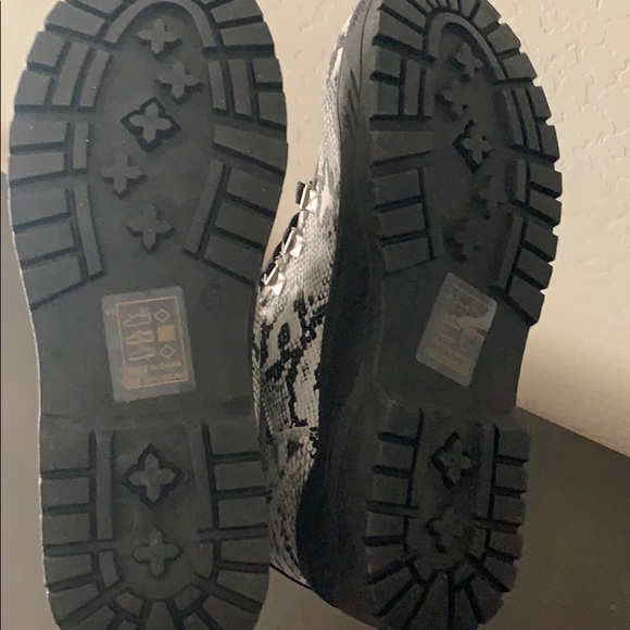 Snake print boots - Picture 4 of 4